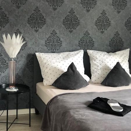 Body Kult Loft - Modernes Appartement Mit 2 Separaten Schlafzimmern Zwickau Ngoại thất bức ảnh